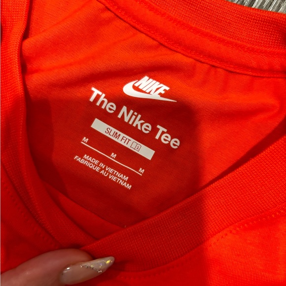 NWOT “THE NIKE TEE” - Picture 2 of 2